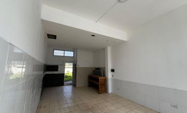 Propiedad con Local comercial y fondo a la venta en Avellaneda