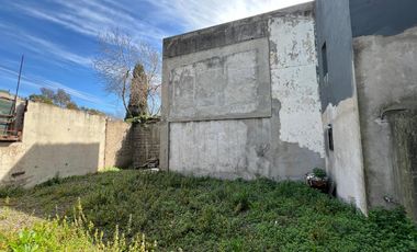 Propiedad con Local comercial y fondo a la venta en Avellaneda