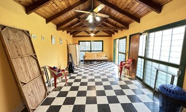 Gran terreno con casa y piscina en Pueblo Esther