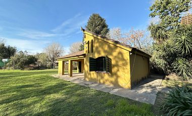 Gran terreno con casa y piscina en Pueblo Esther