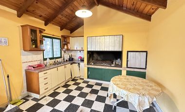 Gran terreno con casa y piscina en Pueblo Esther