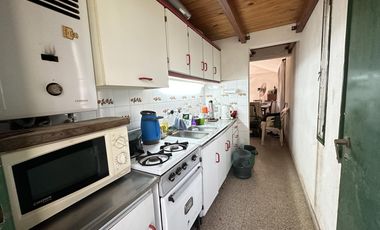 Gran terreno con casa y piscina en Pueblo Esther