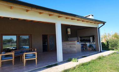 Casa en venta - 3 Dormitorios 1 Baño - 1118Mts2 - Florencio Varela
