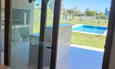 Casa en venta - 3 Dormitorios 1 Baño - 1118Mts2 - Florencio Varela