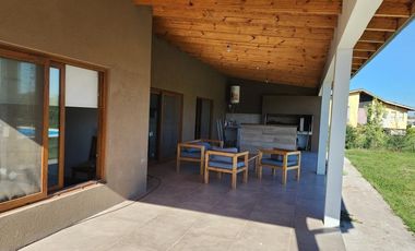 Casa en venta - 3 Dormitorios 1 Baño - 1118Mts2 - Florencio Varela