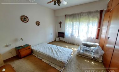 Casa de 6 ambientes en venta - Barrio Parque Bernal