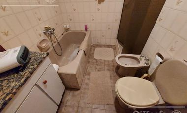 Casa de 6 ambientes en venta - Barrio Parque Bernal