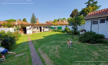 Casa de 6 ambientes en venta - Barrio Parque Bernal