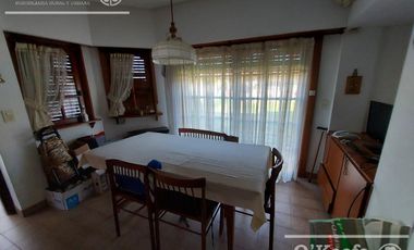 Casa de 6 ambientes en venta - Barrio Parque Bernal