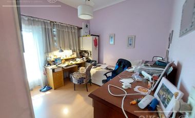 Casa de 6 ambientes en venta - Barrio Parque Bernal