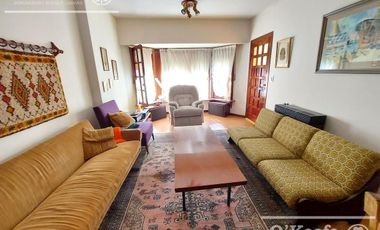 Casa de 6 ambientes en venta - Barrio Parque Bernal