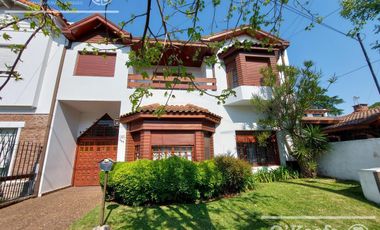 Casa de 6 ambientes en venta - Barrio Parque Bernal