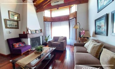 Casa de 6 ambientes en venta - Barrio Parque Bernal