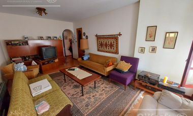 Casa de 6 ambientes en venta - Barrio Parque Bernal