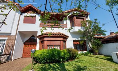 Casa de 6 ambientes en venta - Barrio Parque Bernal
