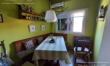 Casa de 6 ambientes en venta - Barrio Parque Bernal