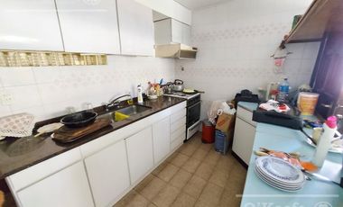 Casa de 6 ambientes en venta - Barrio Parque Bernal