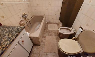 Casa de 6 ambientes en venta - Barrio Parque Bernal