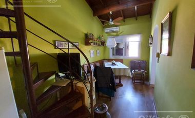 Casa de 6 ambientes en venta - Barrio Parque Bernal