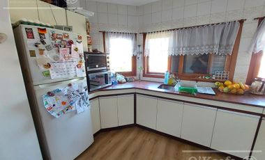 Casa de 6 ambientes en venta - Barrio Parque Bernal