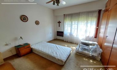 Casa de 6 ambientes en venta - Barrio Parque Bernal