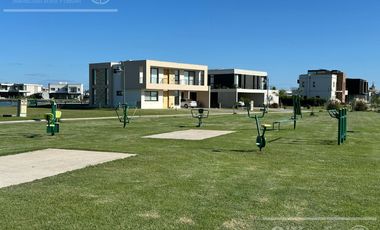 Lote perimetral en venta de 604 m2, ubicado en Villalobos Hudson Pueblos del Plata