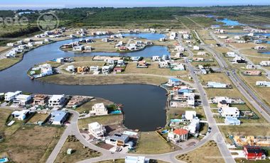 Lote perimetral en venta de 604 m2, ubicado en Villalobos Hudson Pueblos del Plata