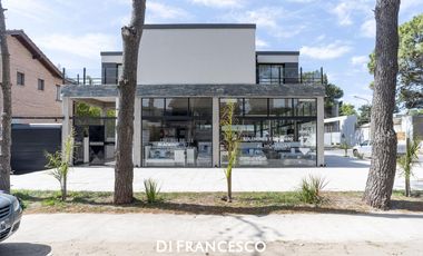 Venta - Local comercial en Pinamar - Centro Doble Frente