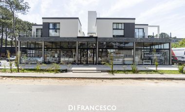 Venta - Local comercial en Pinamar - Centro Doble Frente