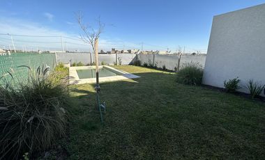 VENTA Casa a estrenar en Jardines de Esther