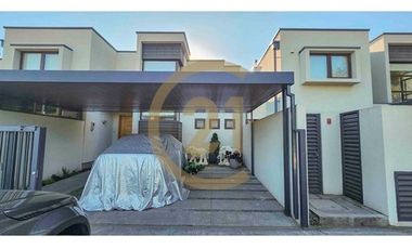 Venta casa estilo mediterráneo en Los Ángeles