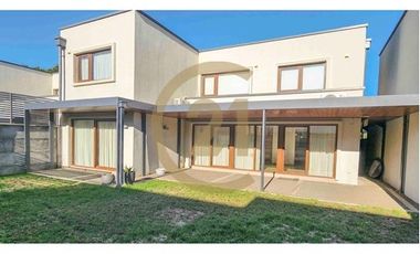 Venta casa estilo mediterráneo en Los Ángeles