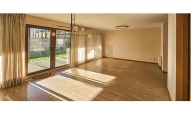 Venta casa estilo mediterráneo en Los Ángeles