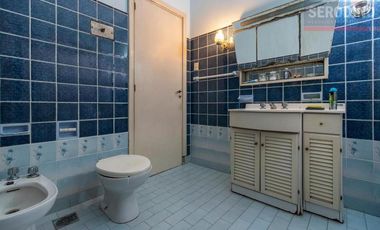 Chalet 6 ambientes con parque