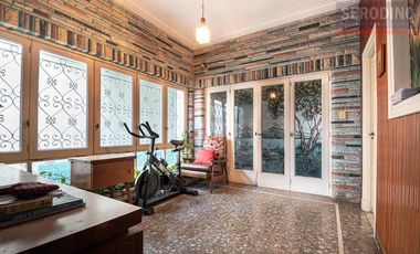 Chalet 6 ambientes con parque