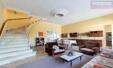 Chalet 6 ambientes con parque