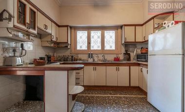 Chalet 6 ambientes con parque