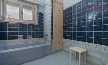 Chalet 6 ambientes con parque