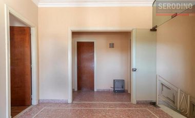 Chalet 6 ambientes con parque