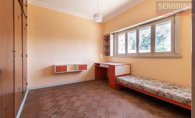 Chalet 6 ambientes con parque