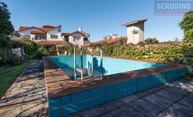 Chalet 6 ambientes con parque