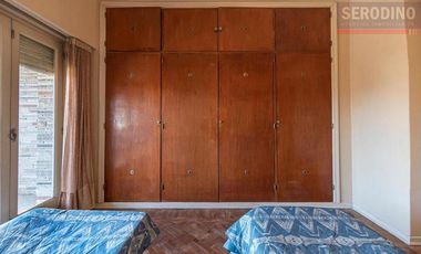 Chalet 6 ambientes con parque