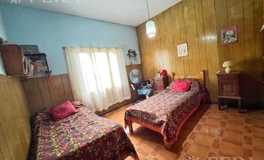 Venta casa 3 ambientes con cochera y patio en Wilde
