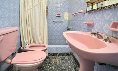 Venta casa 3 ambientes con cochera y patio en Wilde