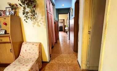 Venta casa 3 ambientes con cochera y patio en Wilde