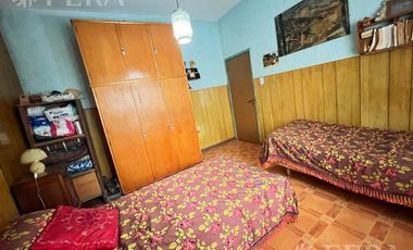 Venta casa 3 ambientes con cochera y patio en Wilde