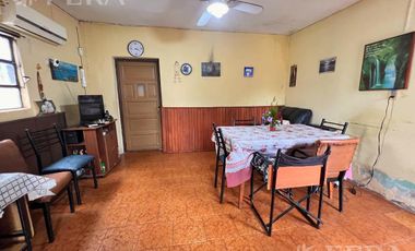 Venta casa 3 ambientes con cochera y patio en Wilde