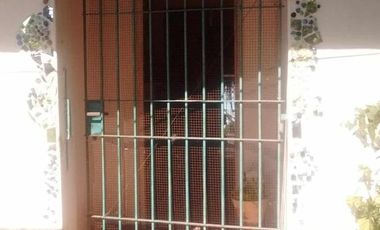 Casa en venta - 2 Dormitorios 1 Baño - Cochera - 820Mts2 - Monte Grande