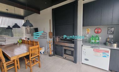 Casa en PB, en Lagos de Canning sobre lote de 735 M2 con 3 dormitorios y piscina