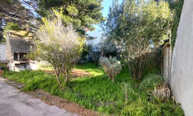 Chalet a 3 cuadras de la playa.  lote de 10x40. 5 ambientes. Cochera y jardin.